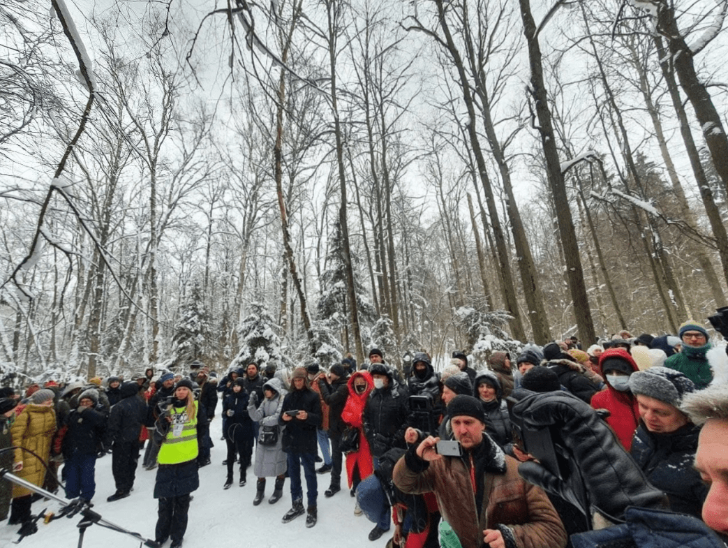 Депутаты от КПРФ и Справедливой России пришли на помощь жителям-защитникам леса