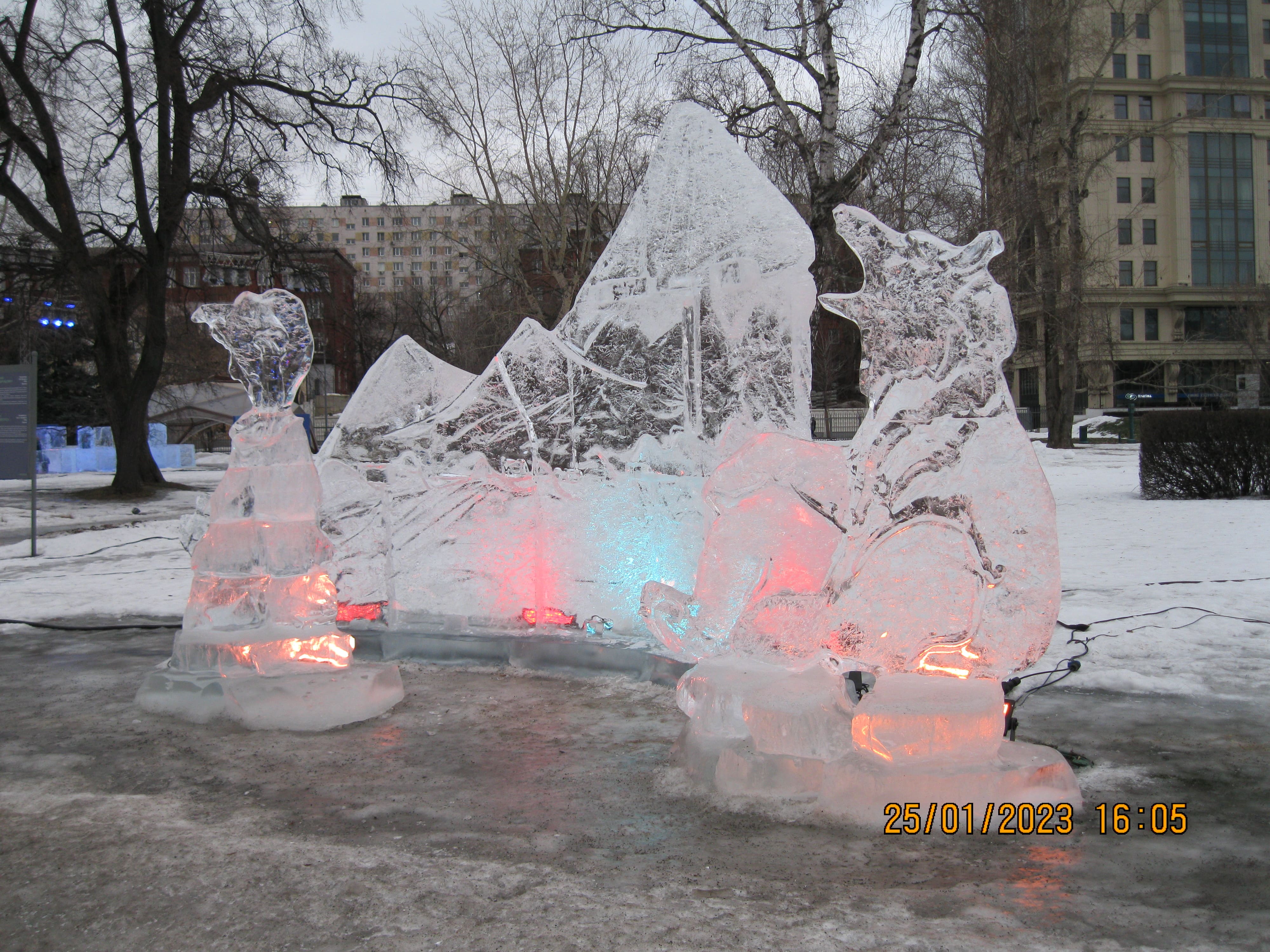 Выставка ледяных скульптур в парке Музеон Москвы - "Снег и Лёд". Ледяные и снежные фигуры и скульптуры